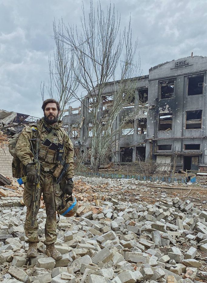 Ukraynalı savaşçılar, Rusya'nın Mariupol'da kalan son duraklamayı gerçekleştirdiği için meydan okuyor