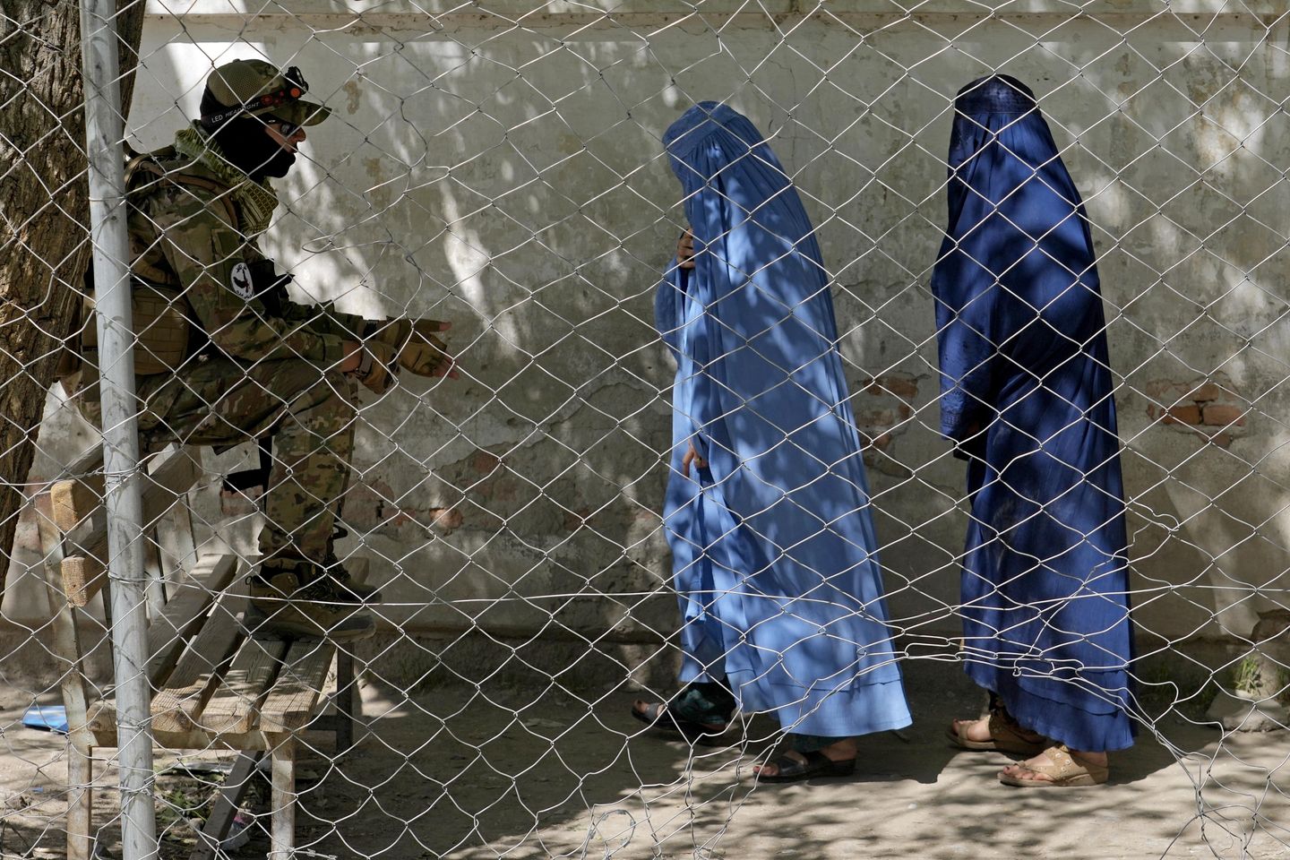 Norveç, Afgan Talibanı'nın kadınların örtünmesini talep eden fermanını sertçe eleştirdi