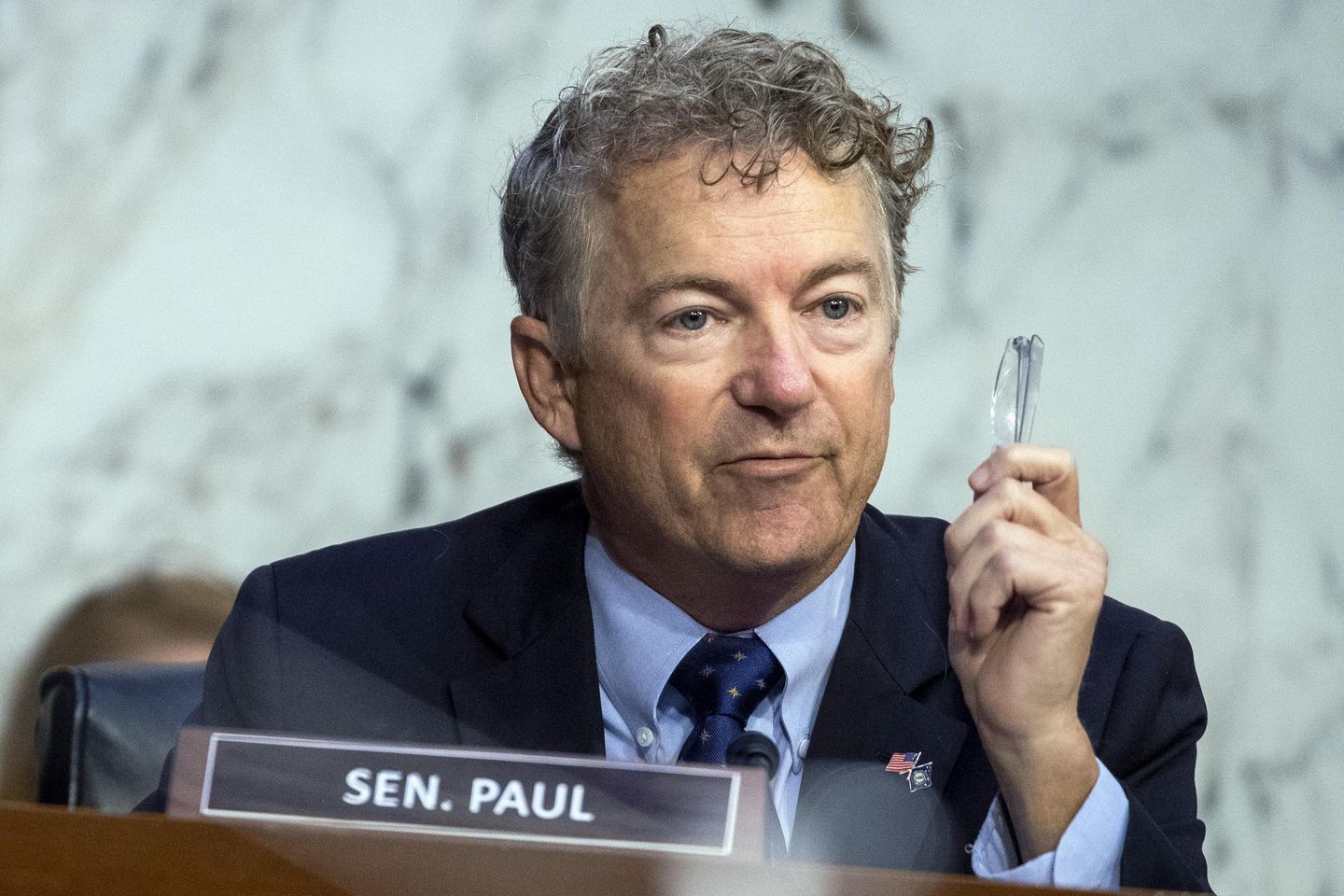 Senator Rand Paul memblokir perjalanan cepat bantuan Ukraina
