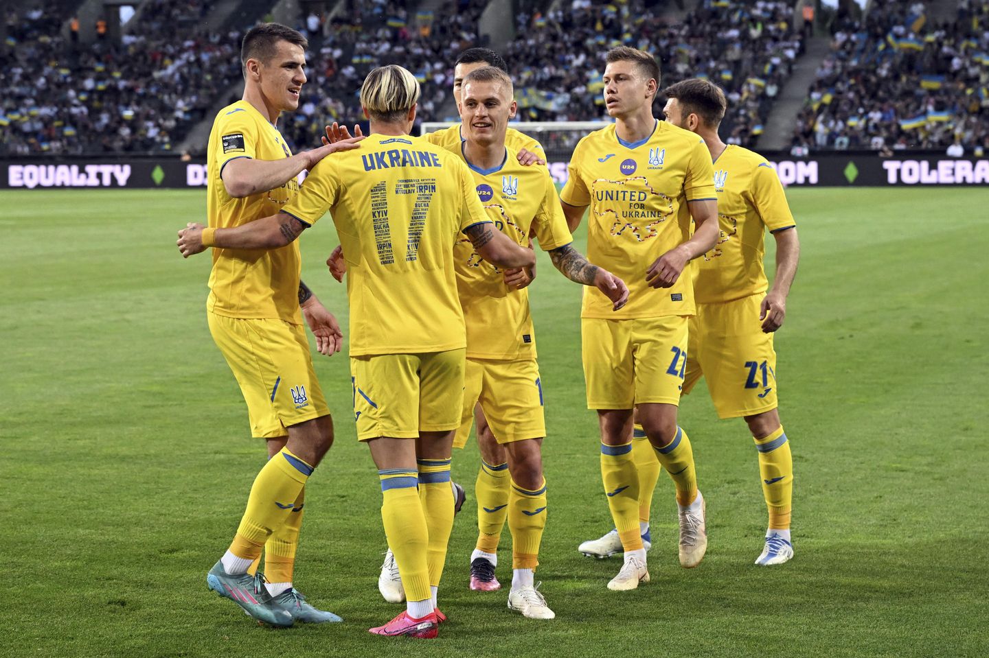 Ukraina berencana untuk memulai kembali liga sepak bola mulai Agustus