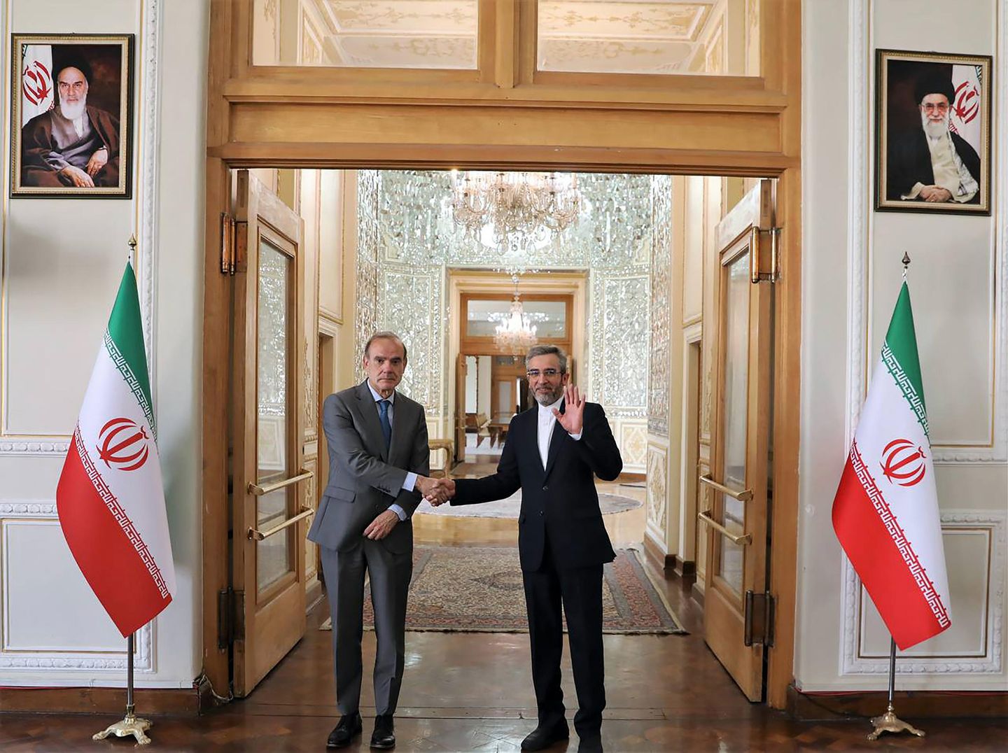İran 2 Avrupalıyı gözaltına aldı; AB elçisi Tahran'da nükleer anlaşma hakkında