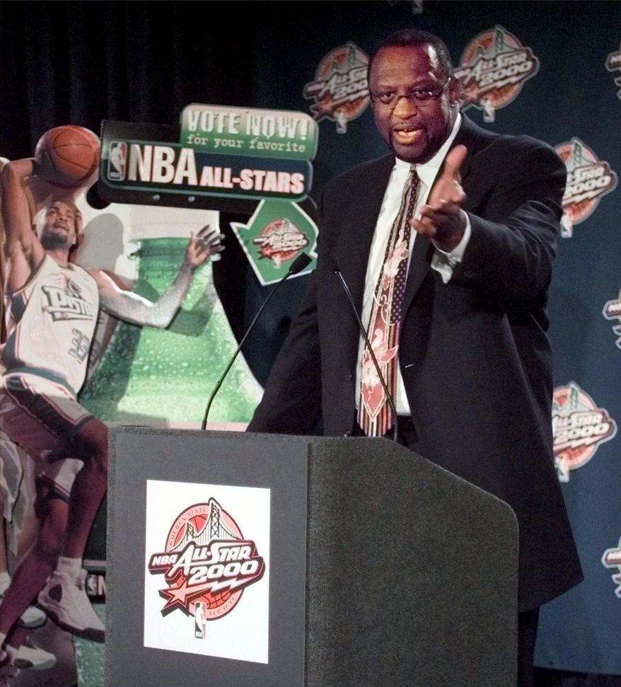 Former Hall of Fame player and coach Bob Lanier, spokesman for NBA&#39;s TeamUp, announces that balloting has begun for the NBA All-Star Game to be played in Oakland in February 2000 Monday, Nov. 15, 1999, in Oakland, Calif. Bob Lanier, the left-handed big man who muscled up beside the likes of Kareem Abdul-Jabbar as one of the NBA’s top players of the 1970s, died Tuesday, May 10, 2022. He was 73.(AP Photo/Paul Sakuma, File) **FILE**