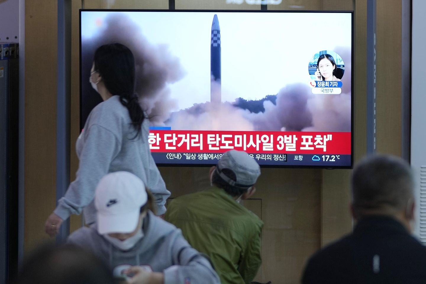 Corea del Norte dispara 3 misiles balísticos en medio del primer brote de virus