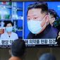 People watch a TV screen showing a news program reporting on North Korean leader Kim Jong-un, as they congregate at a train station in Seoul, South Korea, Monday, May 16, 2022. Kim blasted officials over slow medicine deliveries and ordered his military to respond to the surging but largely undiagnosed COVID-19 crisis that has left 1.2 million people ill with fever and 50 dead in a matter of days, state media said Monday. (AP Photo/Lee Jin-man)