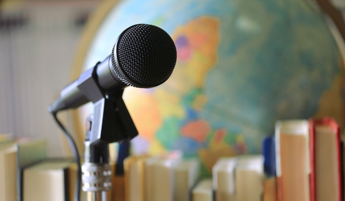 NextImg:School board prayer policy violates Constitution, atheist group claims