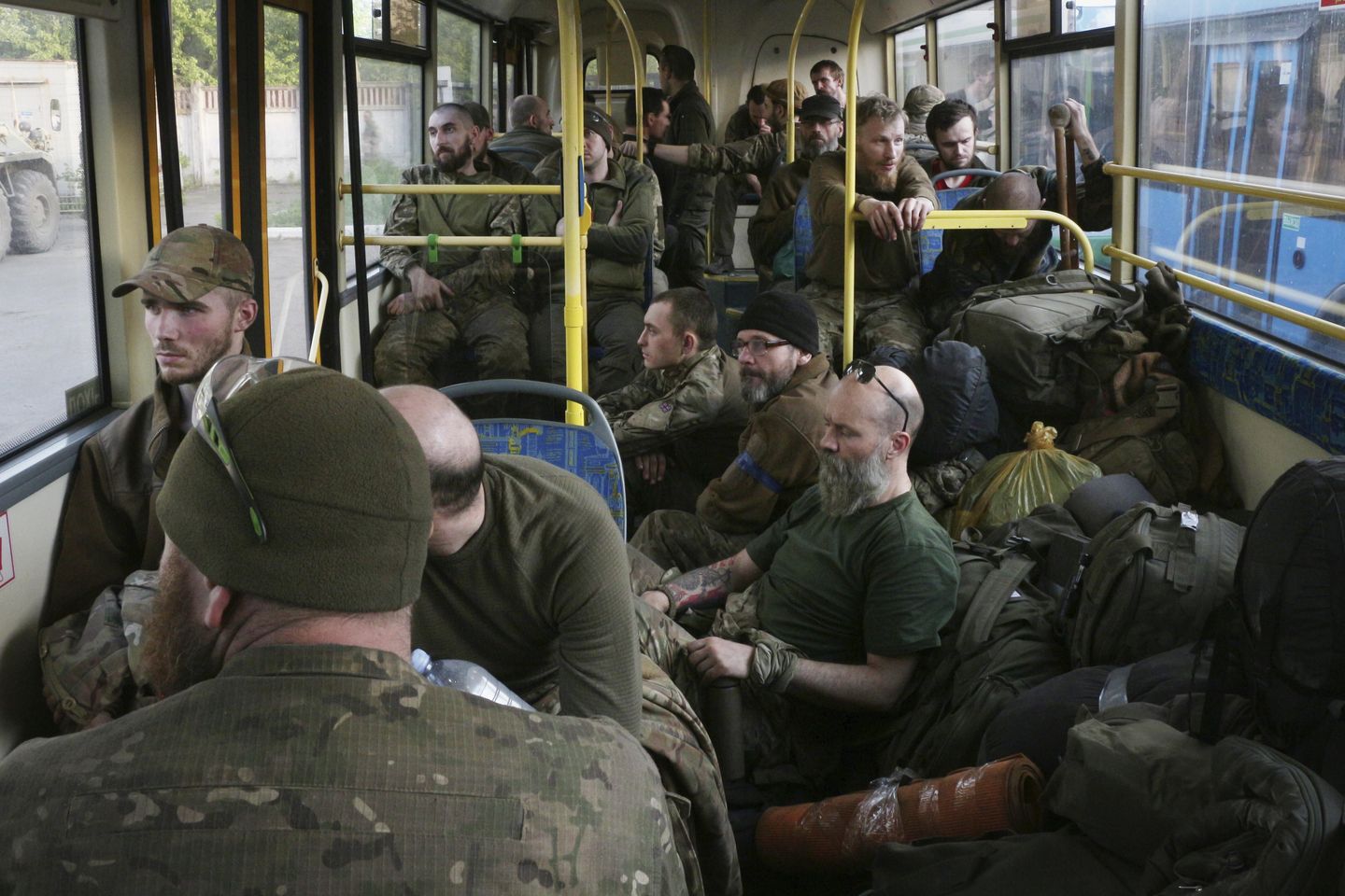 Sorgulama, Mariupol birliklerini teslim etmek için belirsizlik