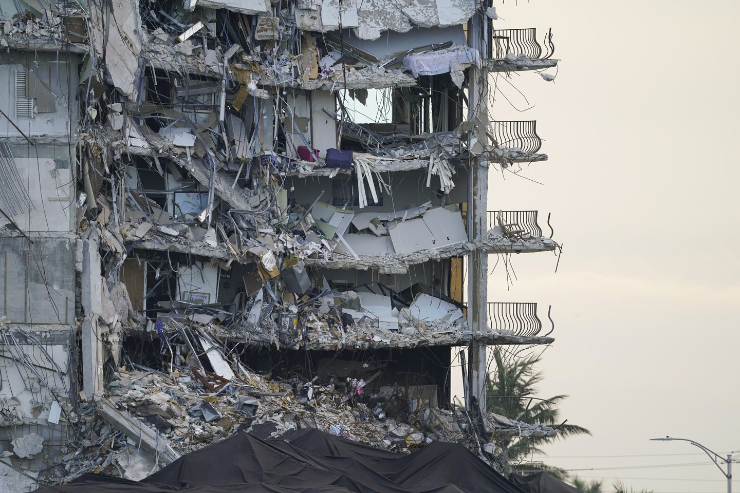 Penyelesaian runtuhnya kondominium Florida tercapai, mencapai $ 1 miliar