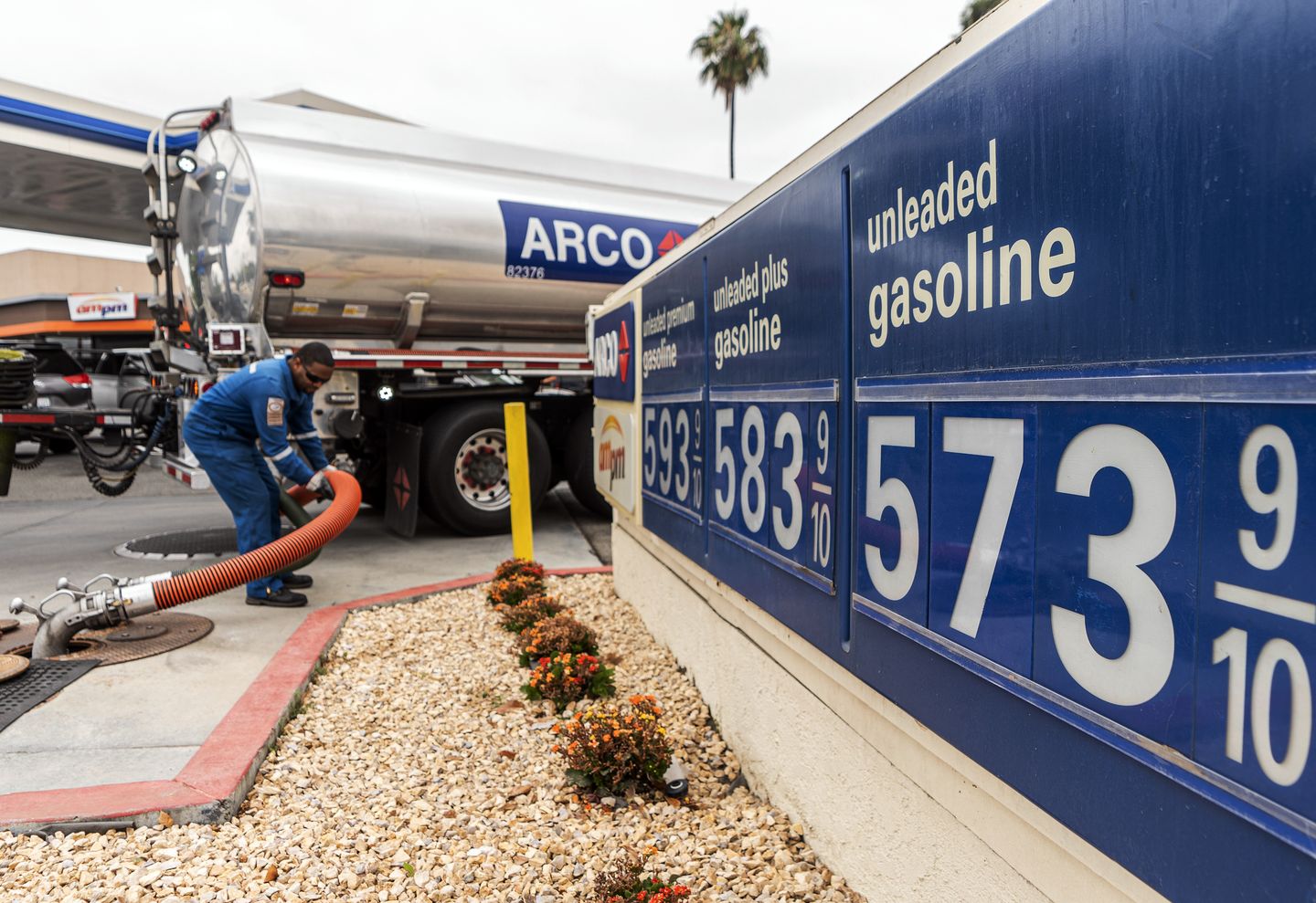 Pengemudi menghadapi harga bensin Hari Peringatan tertinggi yang pernah ada