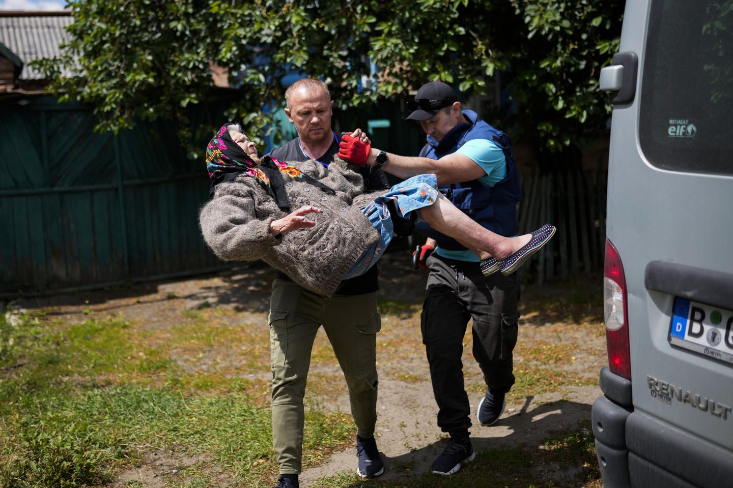 Ruslardan Kaçmak: Tahliyeler yavaş, zahmetli, dolu