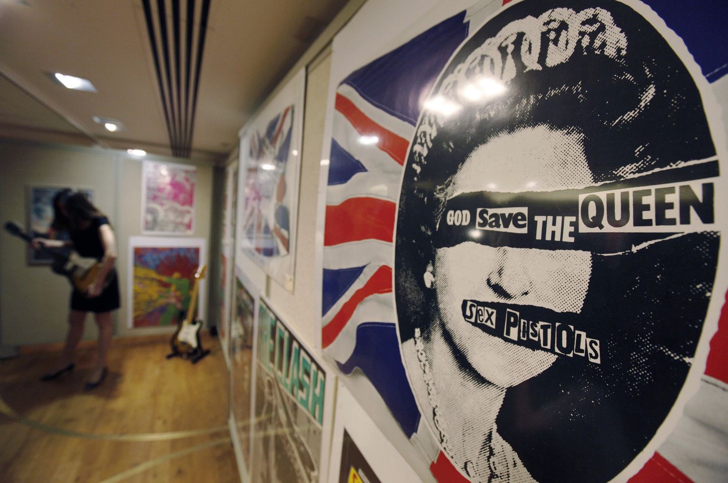 Sex Pistols, Kraliçe Elizabeth'in Platinum Jubilee'sine bir punk dokunuşu vermeyi amaçlıyor