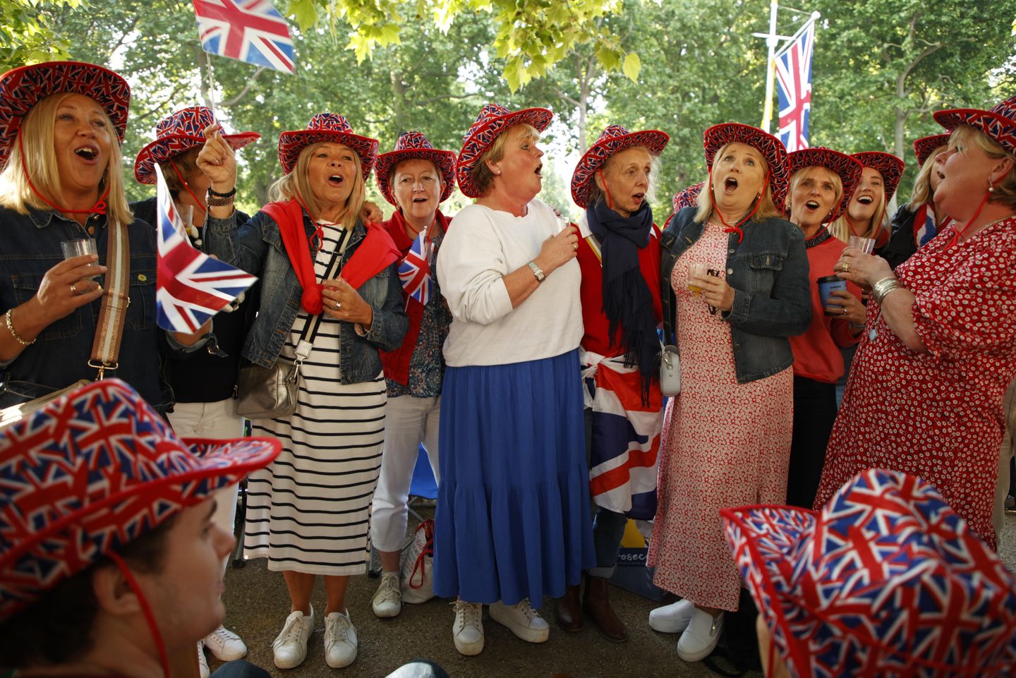 İngiltere askeri geçit töreni, Kraliçe II. Elizabeth'in Platin Jübile kutlamalarını başlattı