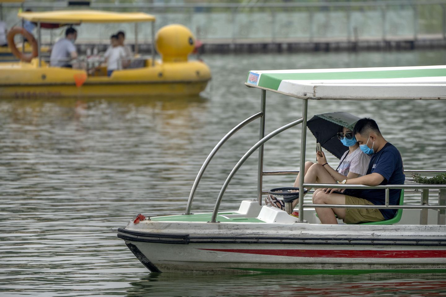 COVID geri çekilirken, güney Çin'de ejderha teknesi geleneği geri döndü