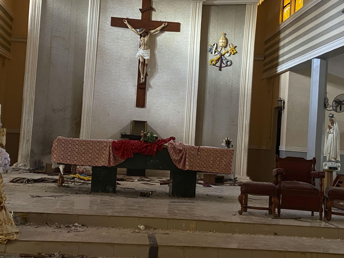 Yetkililer, Nijerya'daki kilise saldırısında 50'den fazla kişinin öldüğünü söyledi