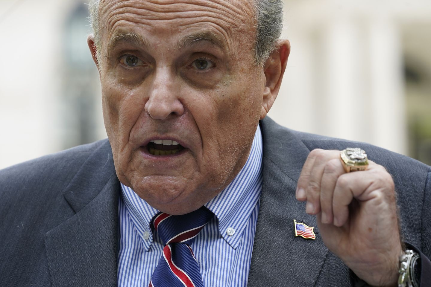 DC Bar mengajukan tuntutan etika terhadap Rudy Giuliani atas klaim pemilu 2020