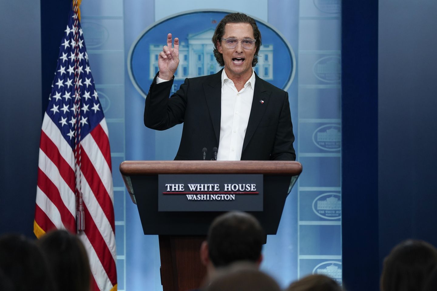 Matthew McConaughey insta a la reforma de armas en la rueda de prensa de la Casa Blanca