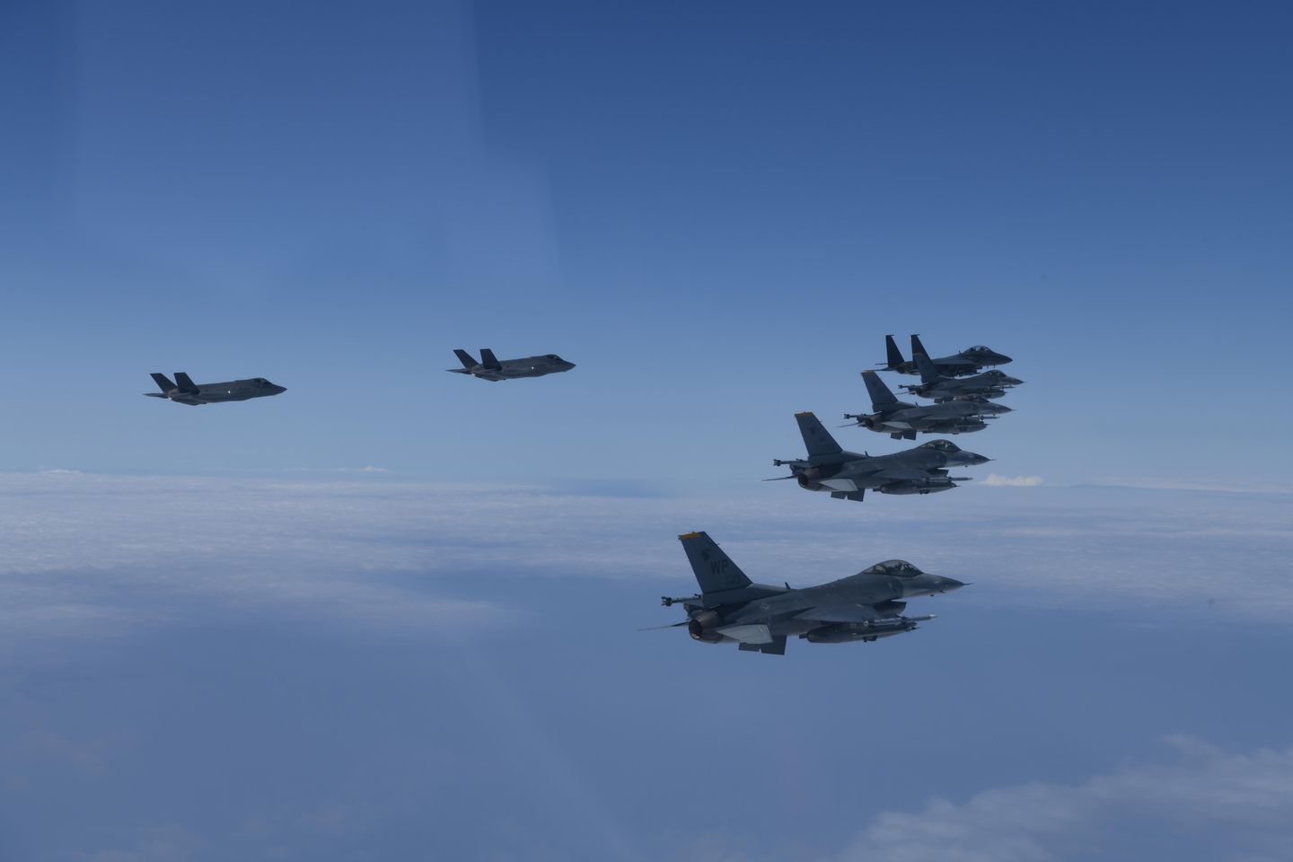 ABD ve Güney Kore, Kuzey Kore geriliminin ortasında 20 savaş uçağı uçurdu