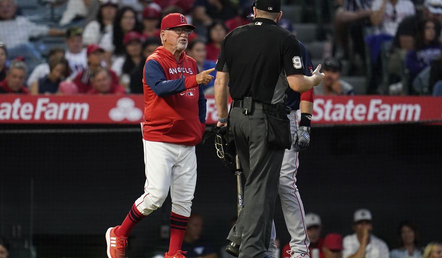 Los Angeles Angels&#x27; manager Joe Maddon, left, disputes a stolen base call during the fifth inning of a baseball game against the Boston Red Sox in Anaheim, Calif., Monday, June 6, 2022. (AP Photo/Ashley Landis)