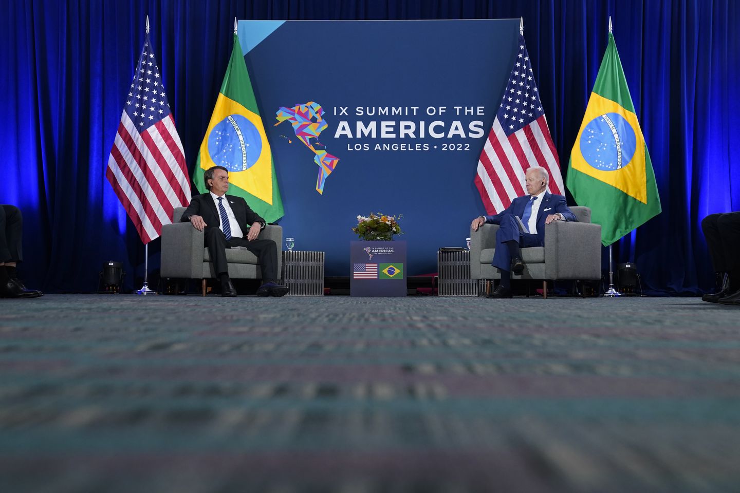 Bolsonaro ve Biden, Amerika Zirvesi'nde gergin bir araya geldi