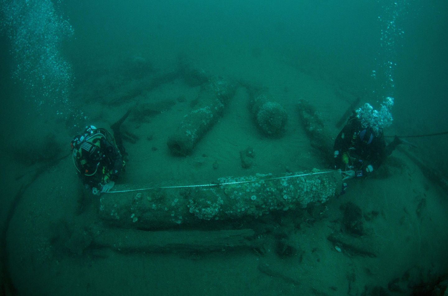 İngiltere kıyılarında 17. yüzyıldan kalma kraliyet savaş gemisinin enkazı bulundu