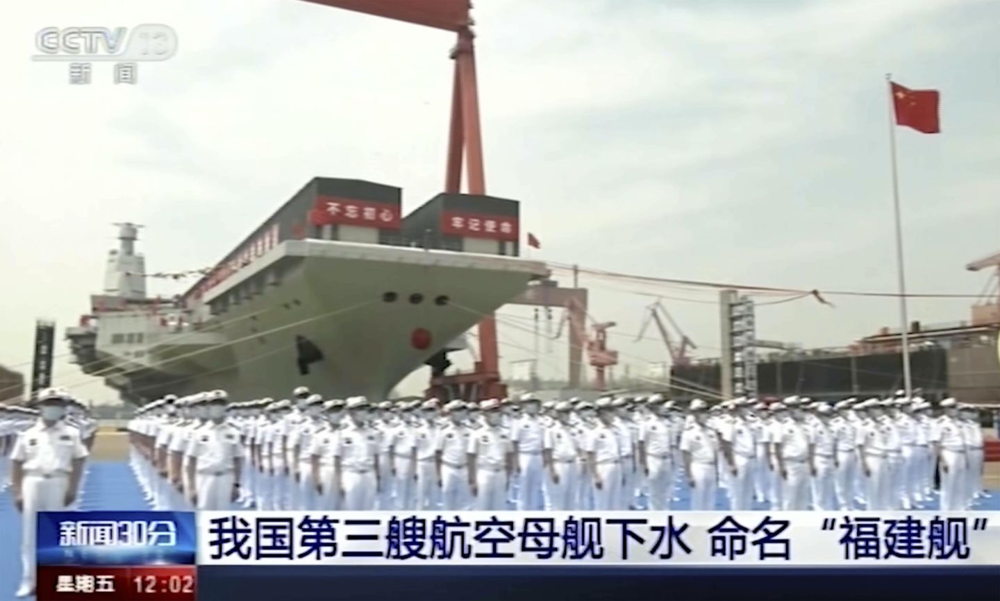 Çin, üçüncü ve en yeni uçak gemisi olan 'Fujian'ı piyasaya sürdü