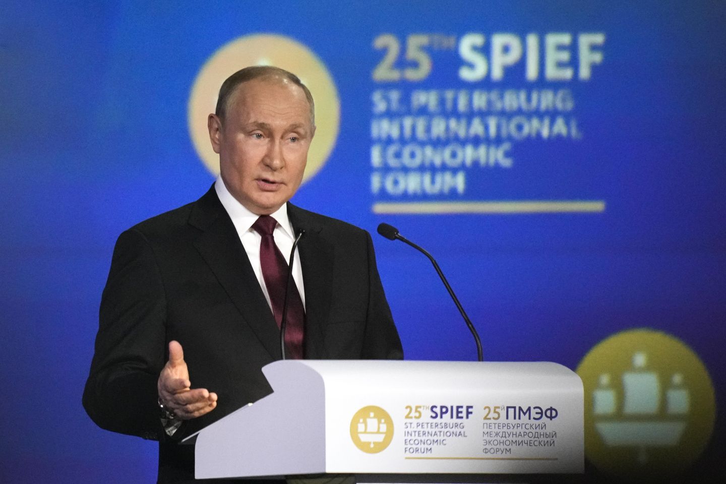 Putin: Rus ekonomisi 'pervasız' yaptırımların üstesinden gelecek