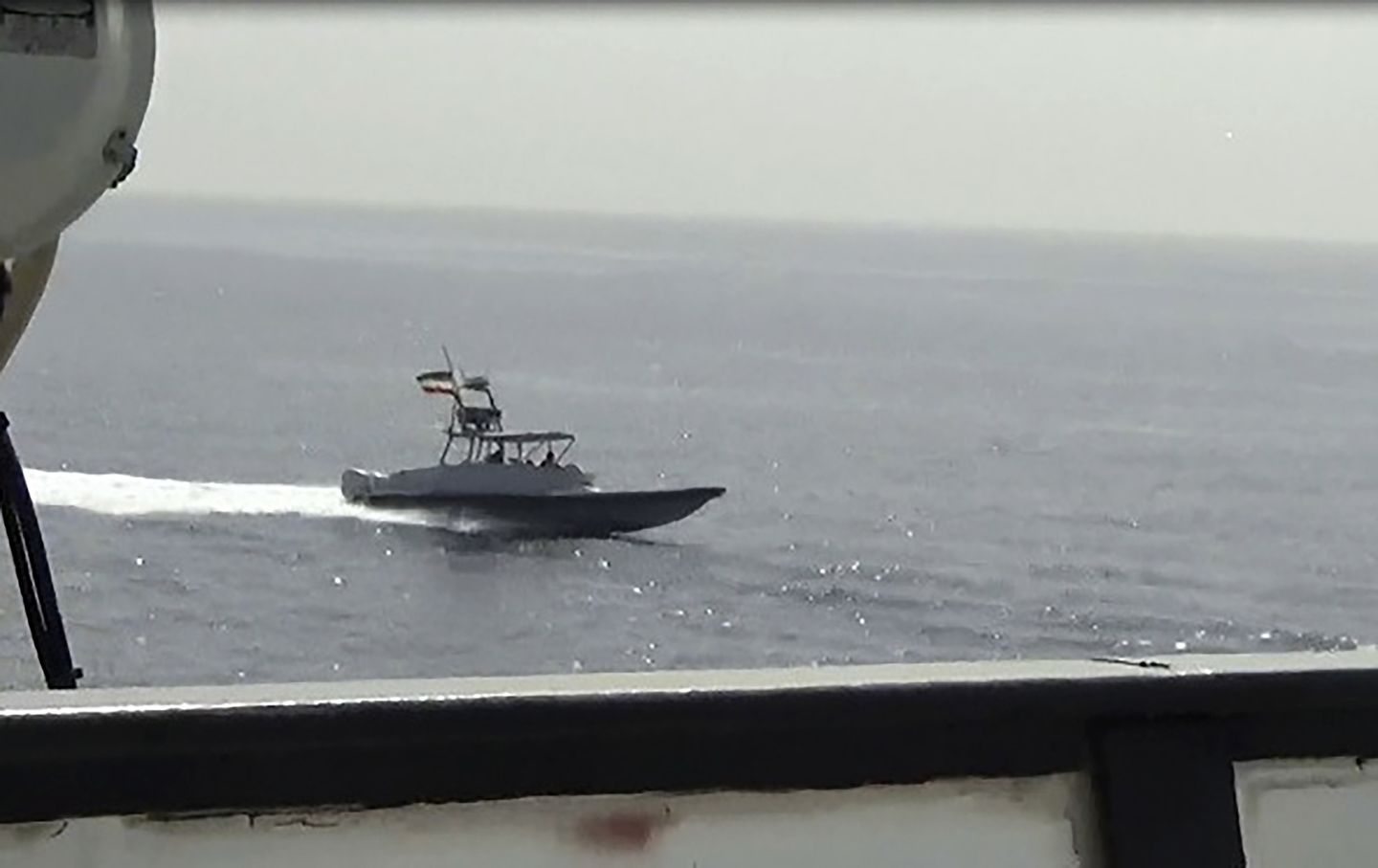 ABD savaş gemisi, İran donanması ile son çatışmada uyarı fişeği ateşledi