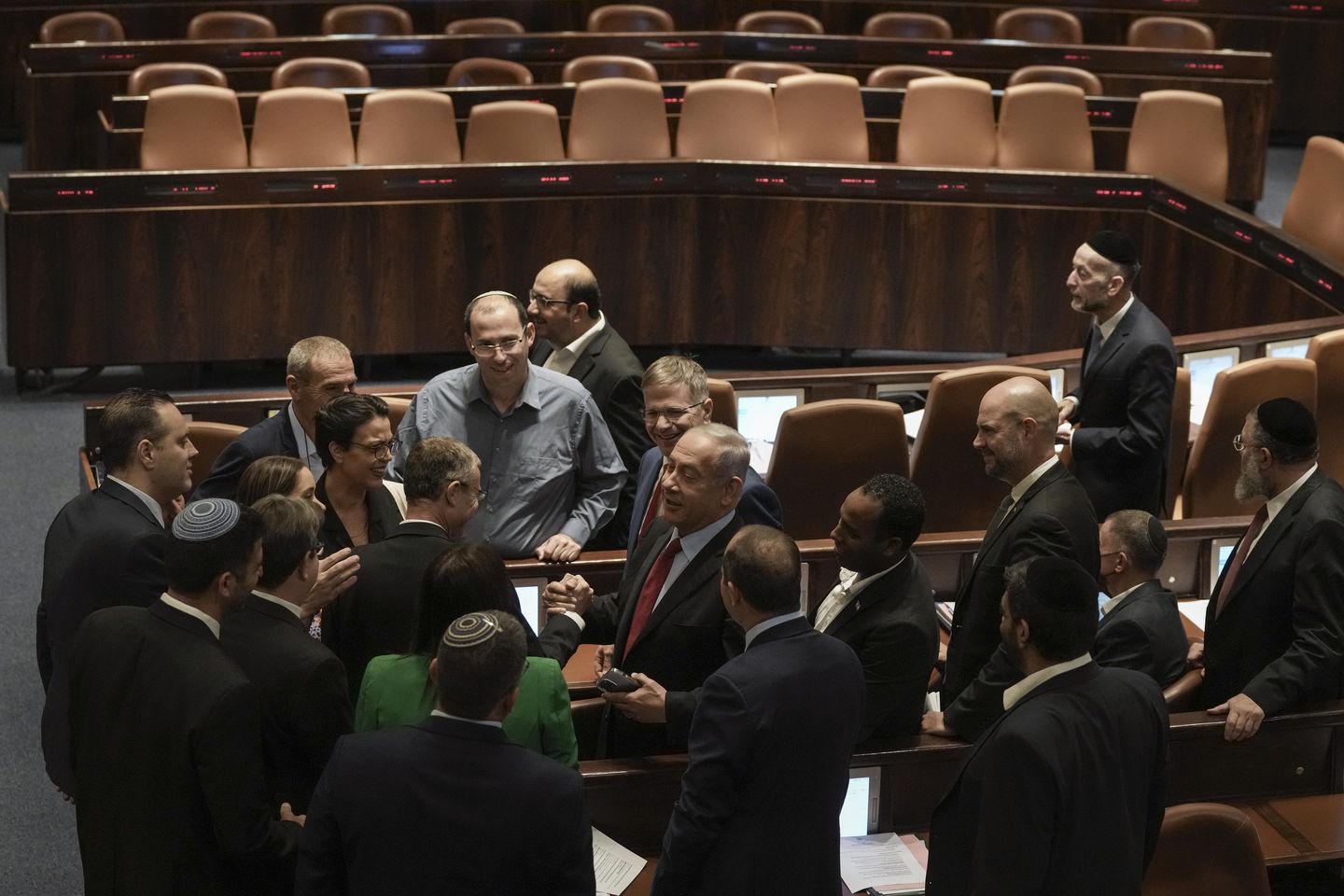 İsrail milletvekilleri parlamentoyu feshetme yolunda ilk adımı attı