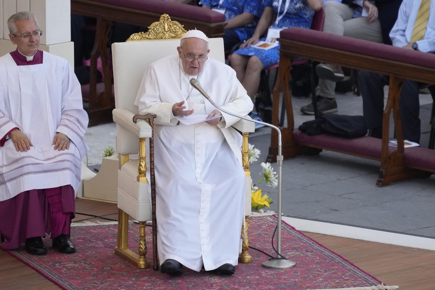 Papa aileleri selamlıyor, Roe'dan sonra 'atık kültürünü' patlatıyor