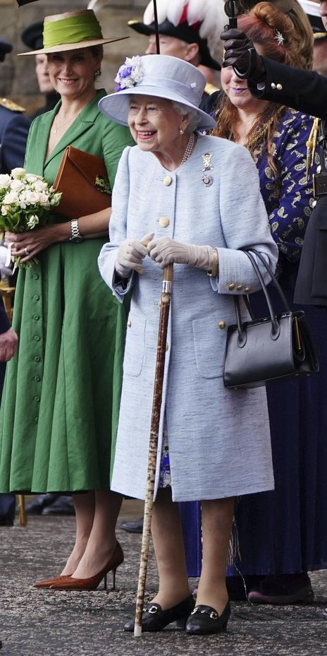 Kraliçe II. Elizabeth, etkinlikler haftası için İskoçya'ya gitti