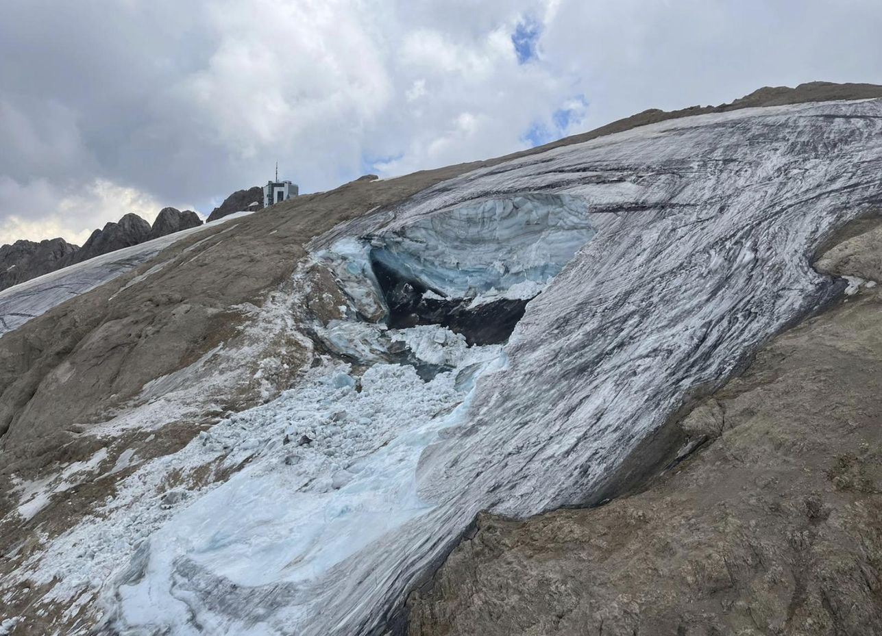 Resmi: İtalyan buzul çığında 17 kayıt dışı