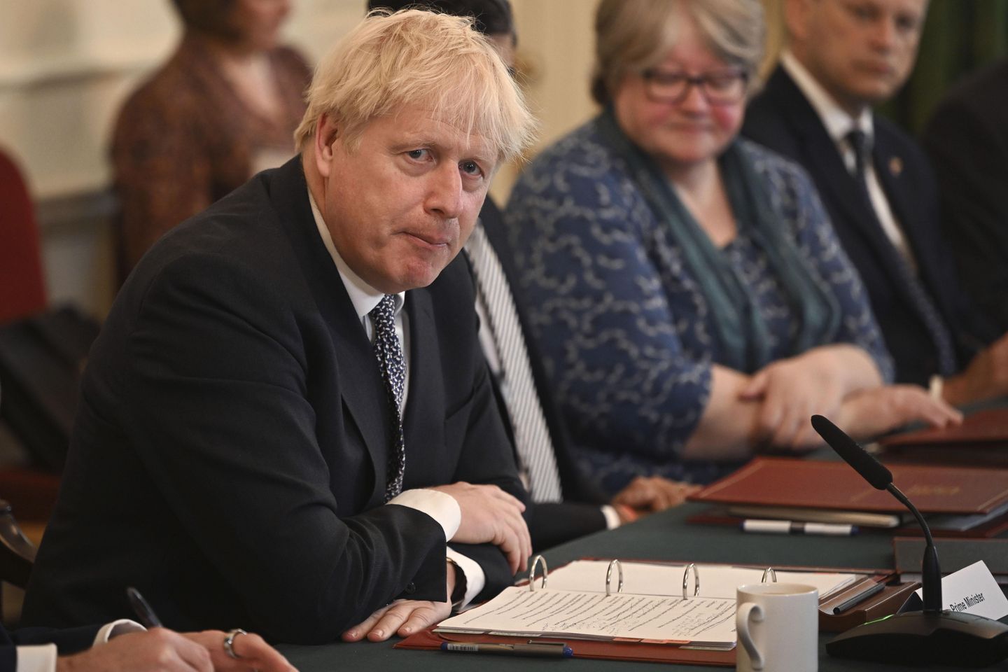 İngiltere'nin 2 önemli bakanı Boris Johnson hükümetini bıraktı