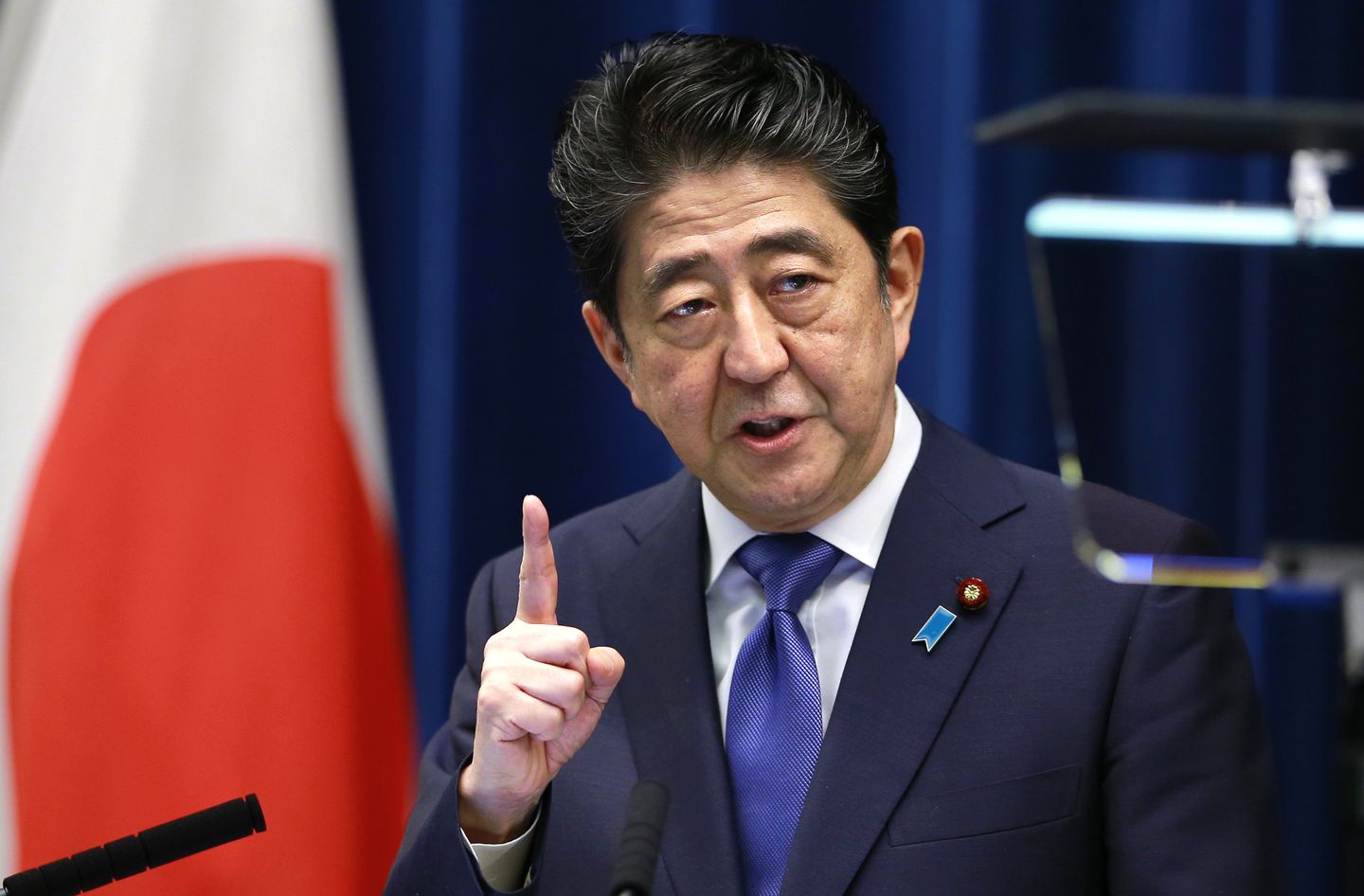 Japonya'nın Shinzo Abe'sinin ölümcül vurulması dünya liderlerini sersemletti