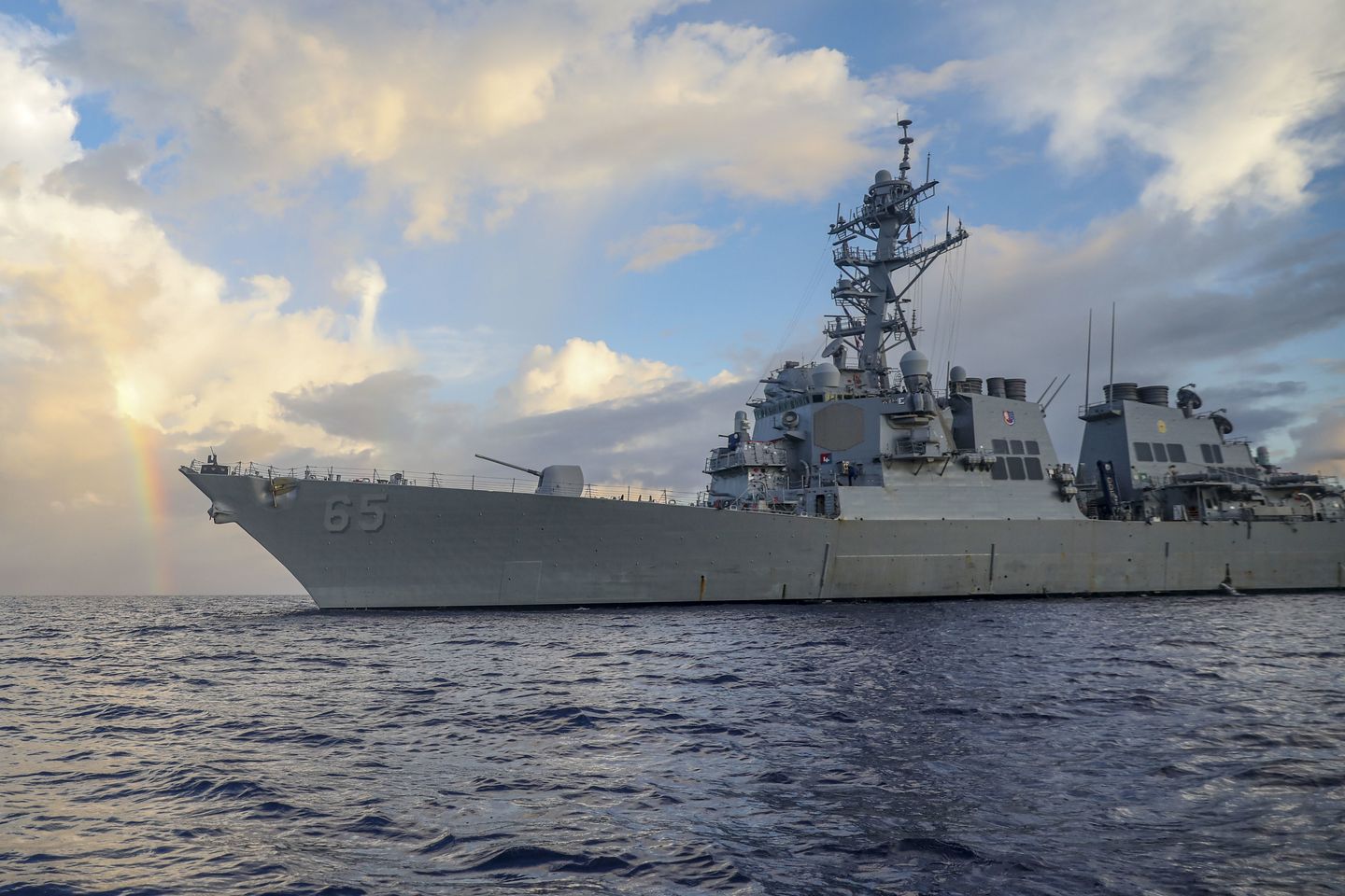 Pentagon, düşmanları ele geçirmek için 500 insanlı, insansız gemiden oluşan gelecekteki Donanma filosu için plan yapıyor
