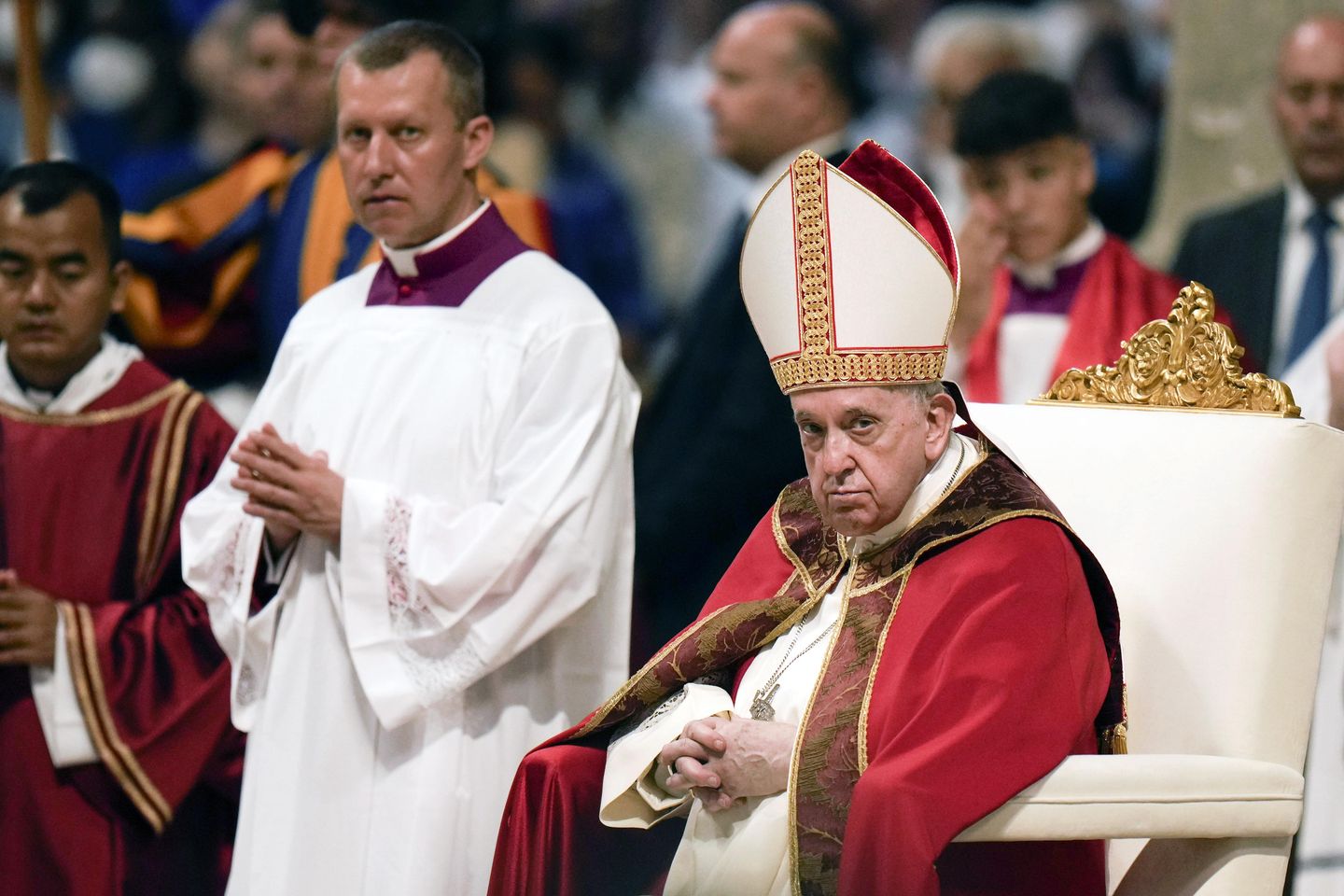 Papa, dini emirlere istismarı bildirmelerini, başkalarını korumalarını söylüyor