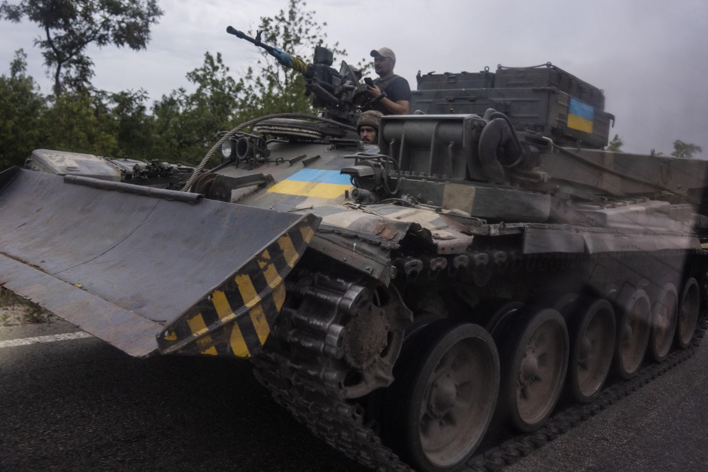 Rusya güney Ukrayna şehrini vurdu, doğuda saldırılar düzenledi