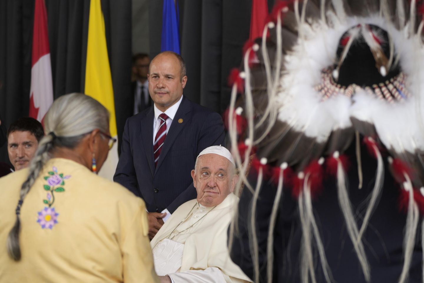 Papa Francis, okul istismarları için Kanada'daki Yerli insanlardan özür dileyecek