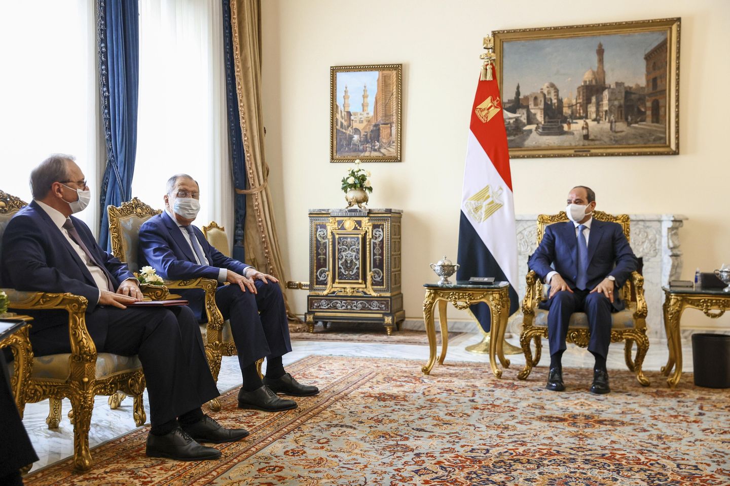 Rusya FM, Ukrayna savaşı sırasında Afrika gezisinin bir parçası olan Mısır'ı ziyaret etti