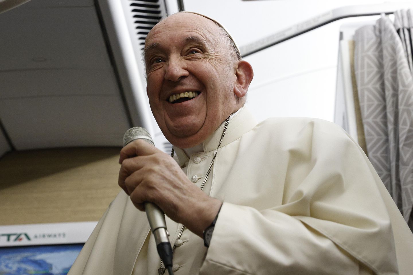 Papa Francis, yavaşlayacağını ya da emekli olacağını söyledi: 'Papayı değiştirebilirsiniz'