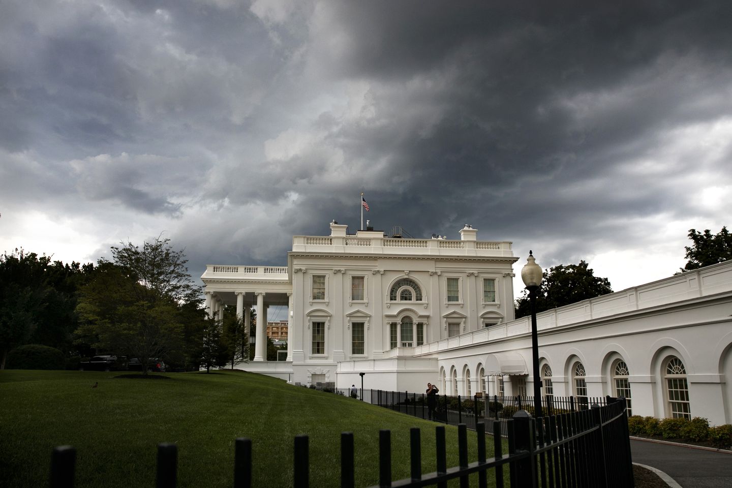 Lightning strike near White House critically injures 4