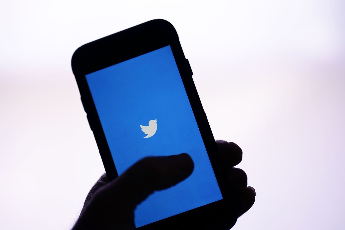 Twitter ahora restringe la participación de tweets ‘engañosos’ antes de las elecciones de 2022