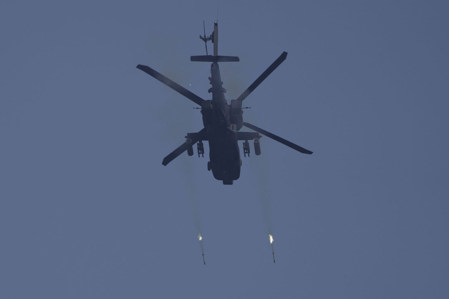Karşı saldırı: ABD helikopterleri ve savaş gemileri, çatışma tırmanırken Suriye'de İran destekli milisleri vurdu