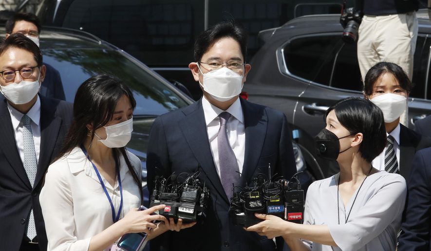 Samsung Electronics Vice Chairman Lee Jae-yong, center, arrives at the Seoul Central District Court in Seoul, South Korea, on June 8, 2020. South Korea&#39;s president will pardon billionaire Samsung heir Lee Jae-yong a year after he was released on parole after serving 18 months in prison over his involvement in a massive corruption scandal that triggered waves of protests and toppled a presidency. The decision by President Yoon Suk Yeol was announced by his justice minister on Friday, Aug. 12, 2022. (AP Photo/Ahn Young-joon. File)