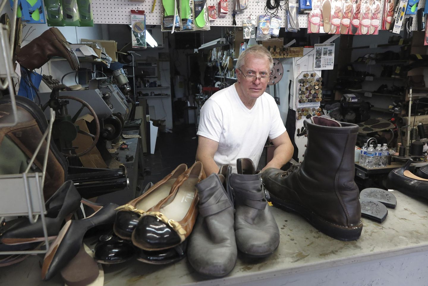 Ukraynalı ayakkabı tamircisi Colorado'da çalışıyor, savaşı uzaktan izliyor