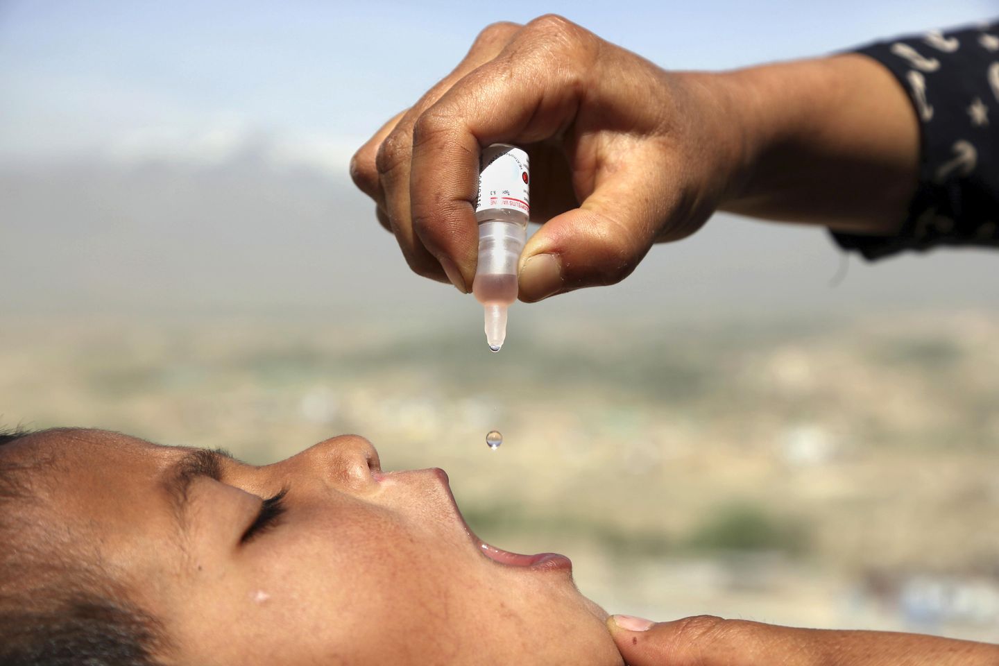 ABD, İngiltere ve İsrail'deki çocuk felci nadir görülen oral aşı riskini ortaya koyuyor