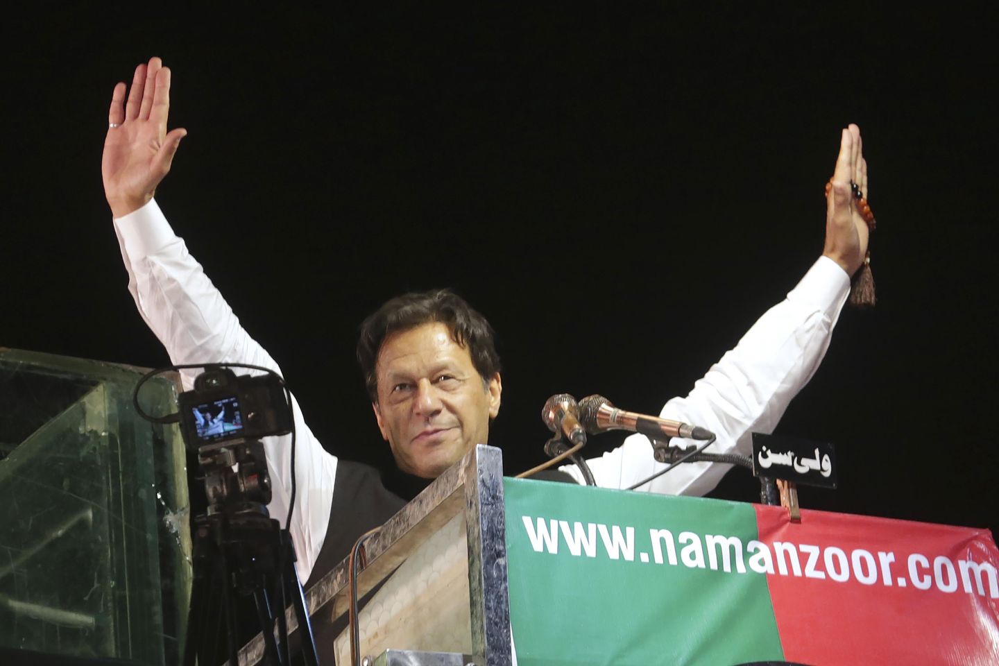 Polis Pakistanlı Imran Khan'a terör suçlamasında bulundu