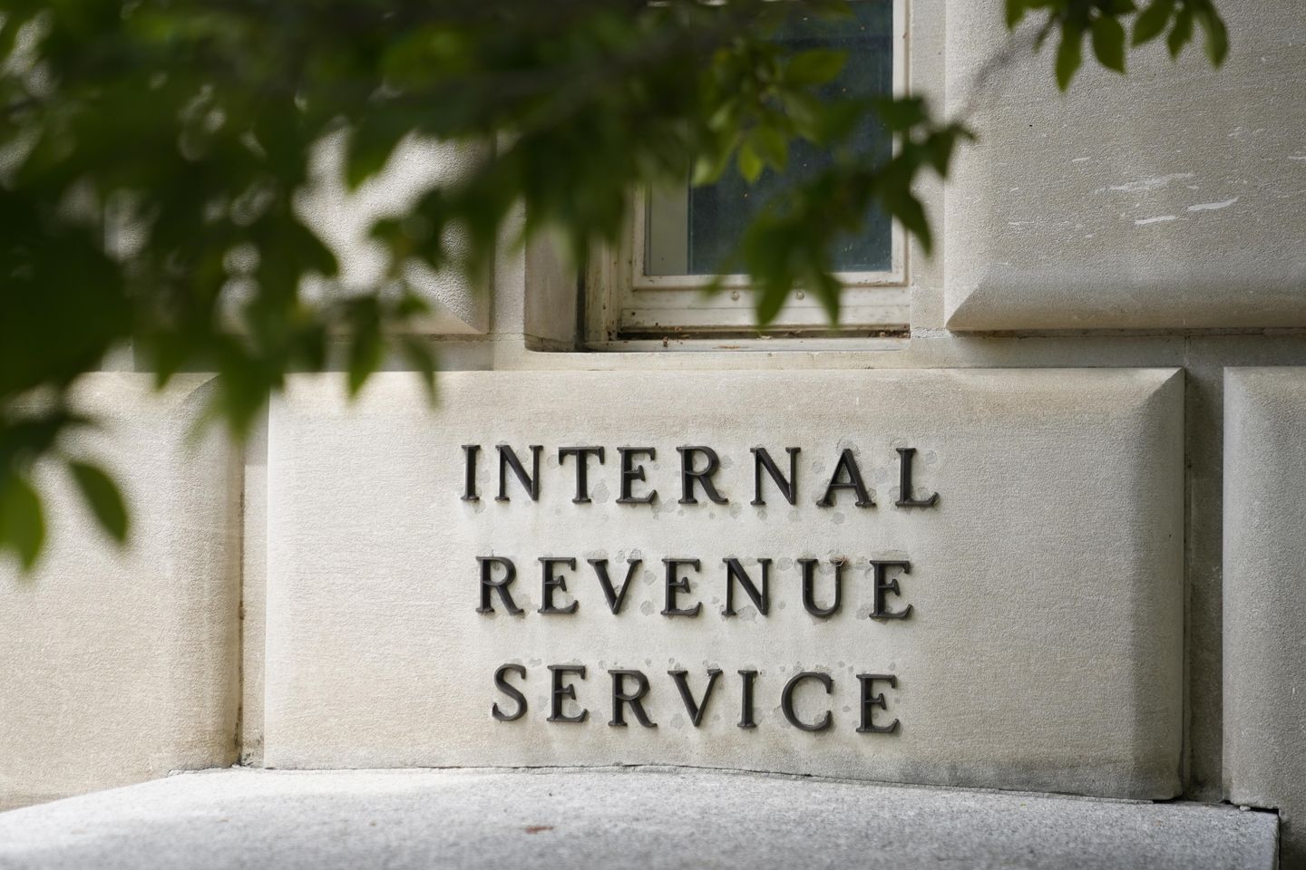 Feds accuse five IRS personnel of scamming COVID aid loans