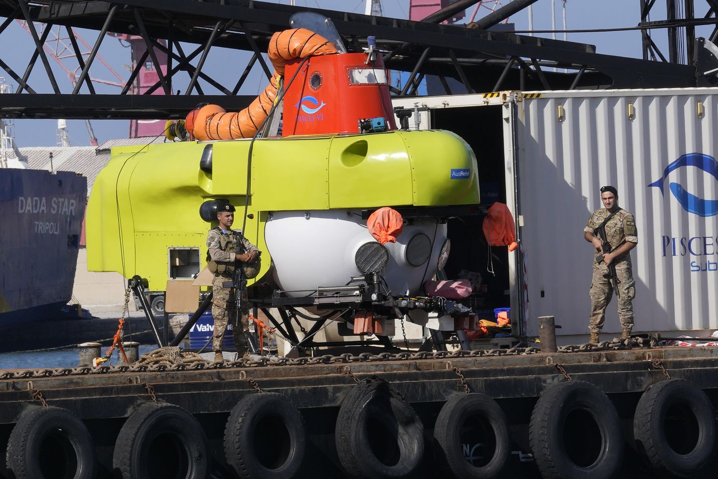 Lübnan denizaltısı batık göçmen gemisinde 10 ceset buldu
