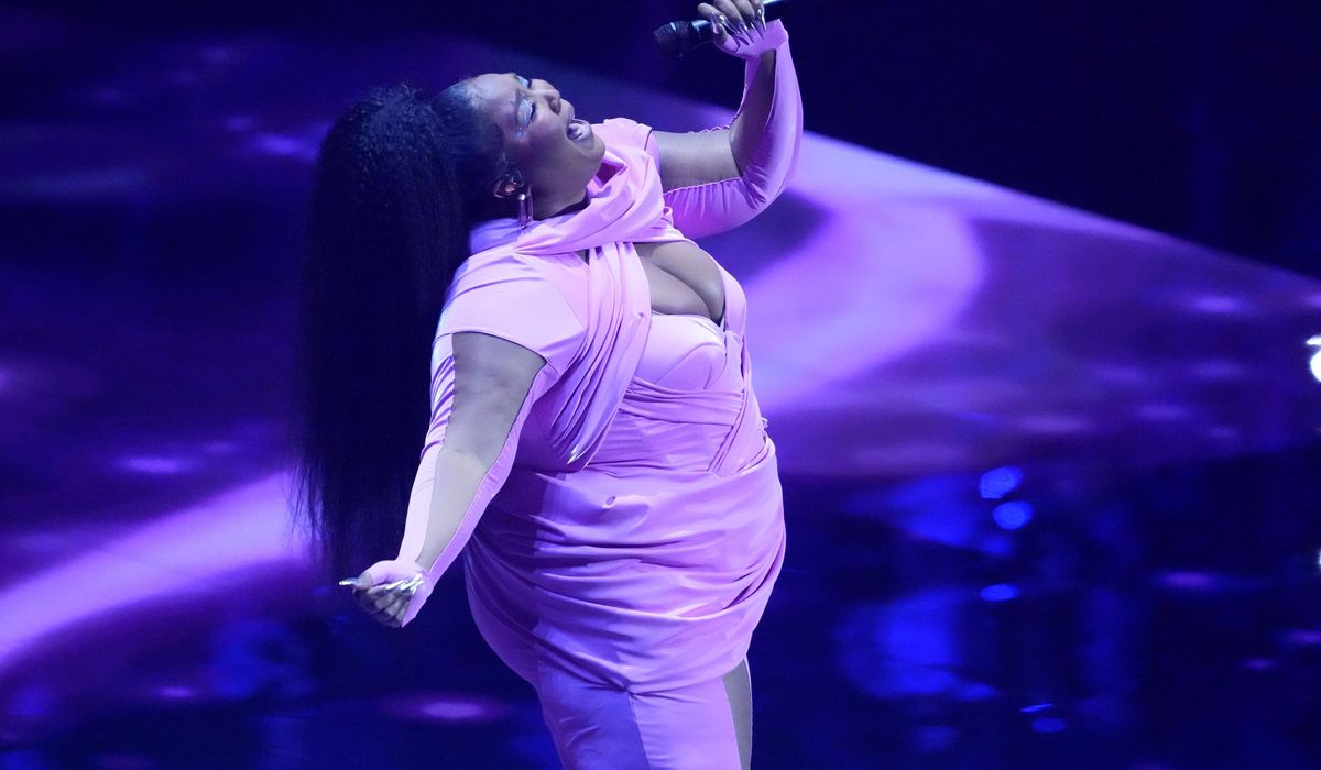 NextImg:Lizzo accused of sexual harassment, creating a hostile work environment in lawsuit by former dancers