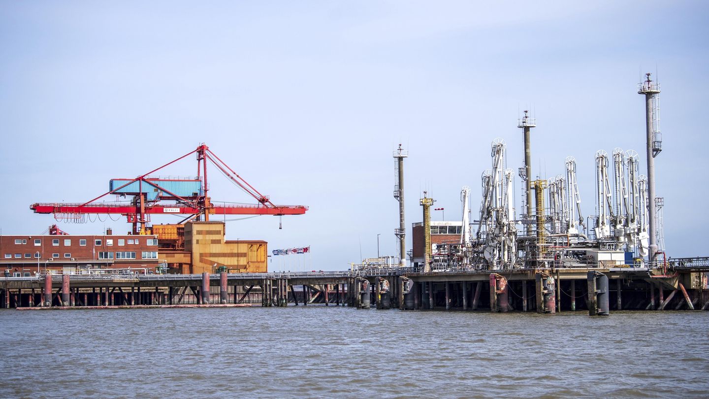 Avrupa'nın yüzen gaz terminalleri planı iklim korkularını artırıyor