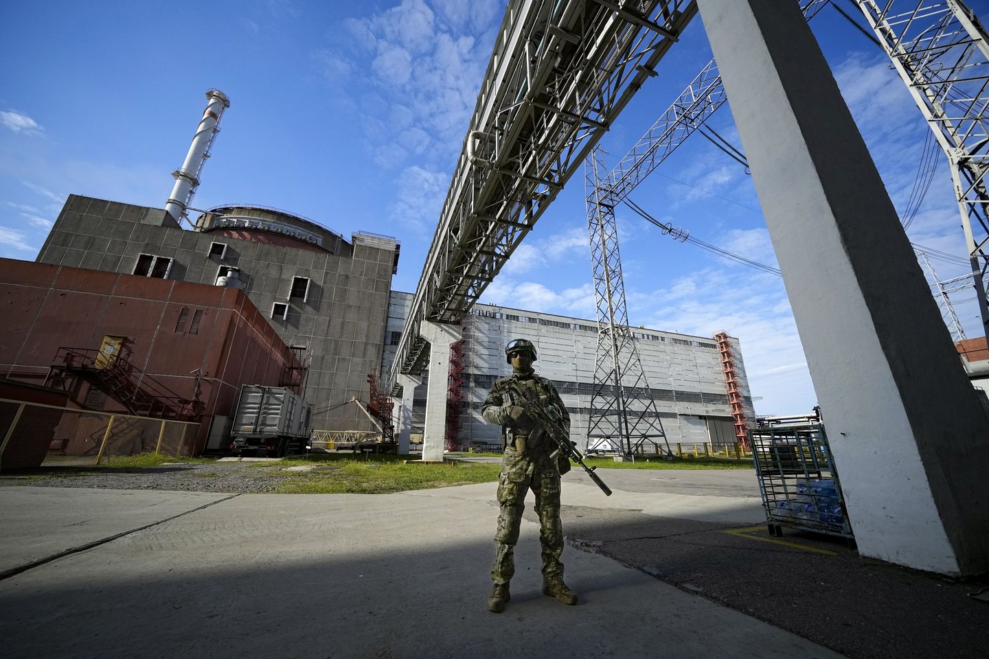 'Sürekli tehdit': BM müfettişleri, bir savaş bölgesinde yakalanan Zaporizhzhia nükleer santrali için korkularını dile getiriyor